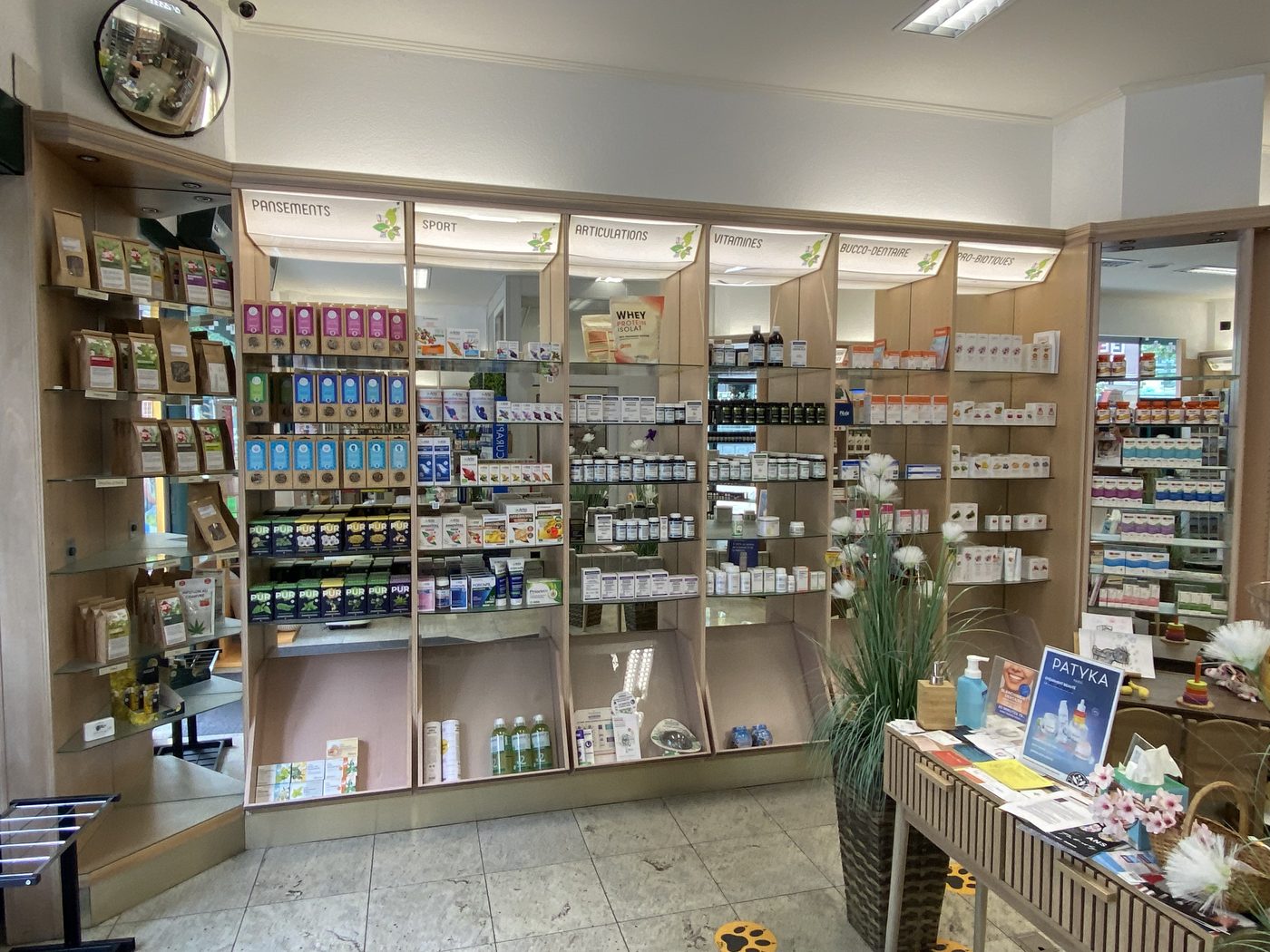 Rayons de compléments et produits de santé naturelle